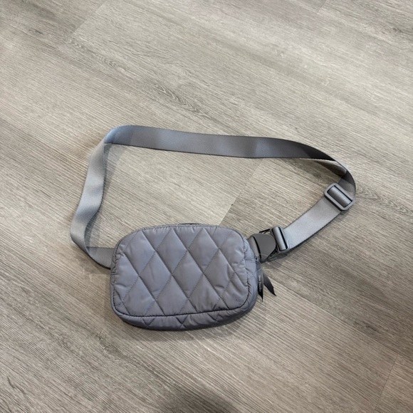 Vera Bradley Handbags - Vera Bradley Quilted Crossbody Bag in Gray